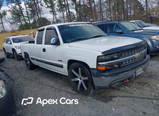 Chevrolet Silverado 2002 - Image 1 of 13