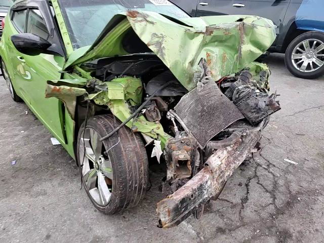 Hyundai Veloster 2012