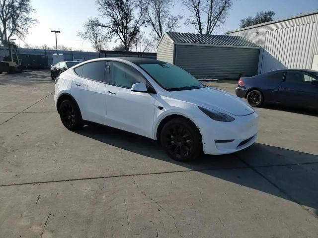 Tesla Model Y 2025
