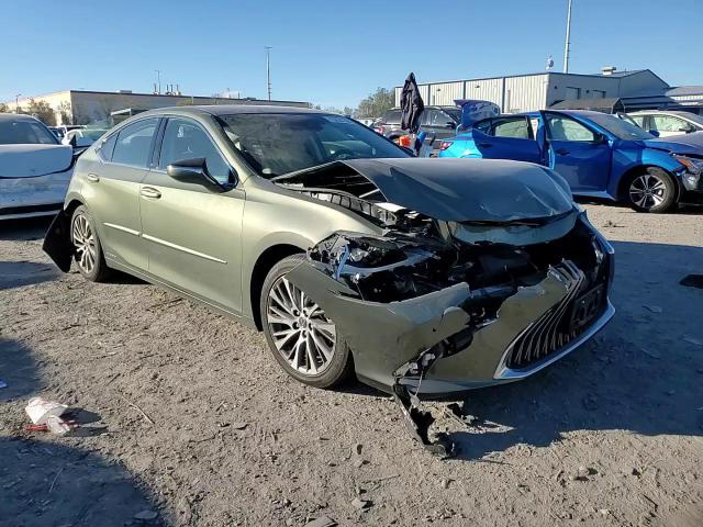 Lexus ES 2020