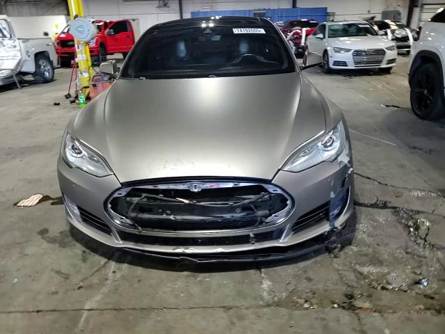 Tesla Model S 2015