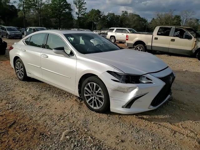 Lexus ES 2022