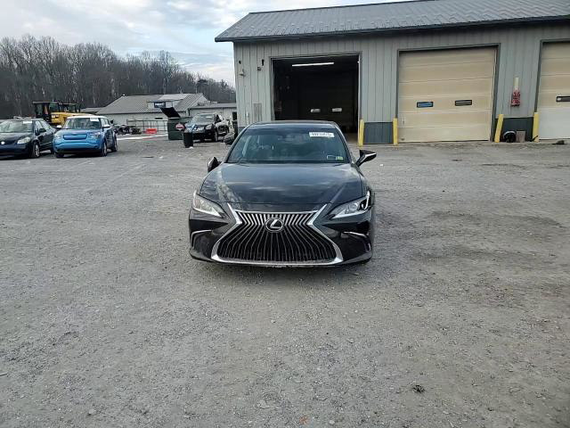Lexus ES 2020