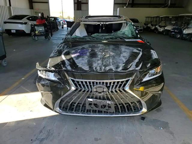 Lexus ES 2025