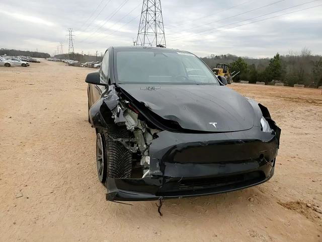 Tesla Model Y 2025