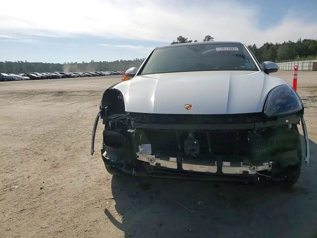 Porsche Cayenne 2021