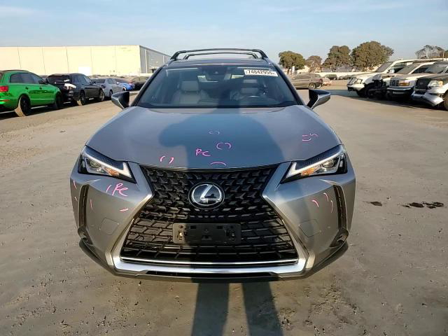 Lexus UX 2020