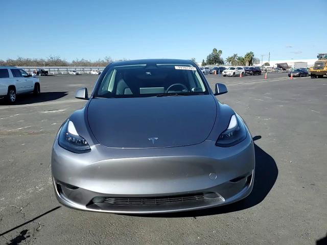 Tesla Model Y 2025