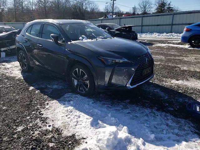 Lexus UX 2025