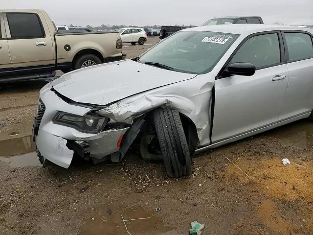 Chrysler 300 2021