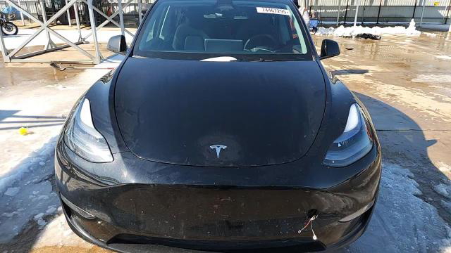 Tesla Model Y 2025
