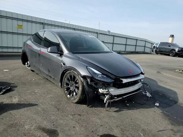 Tesla Model Y 2025