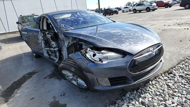 Tesla Model S 2015