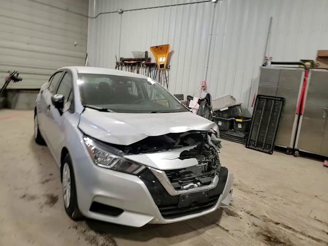 Nissan Versa 2021