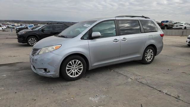 Toyota Sienna 2016