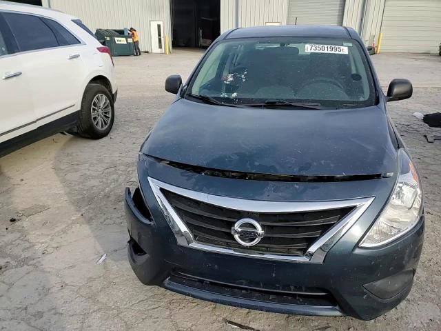 Nissan Versa 2015