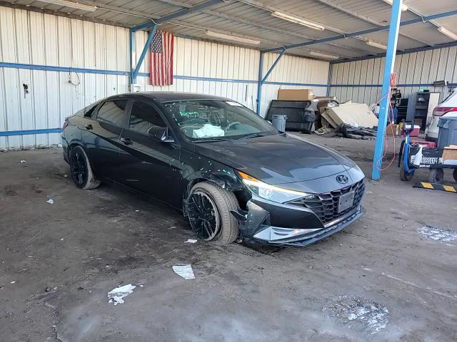 Hyundai Elantra 2021
