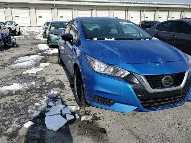 Nissan Versa 2021