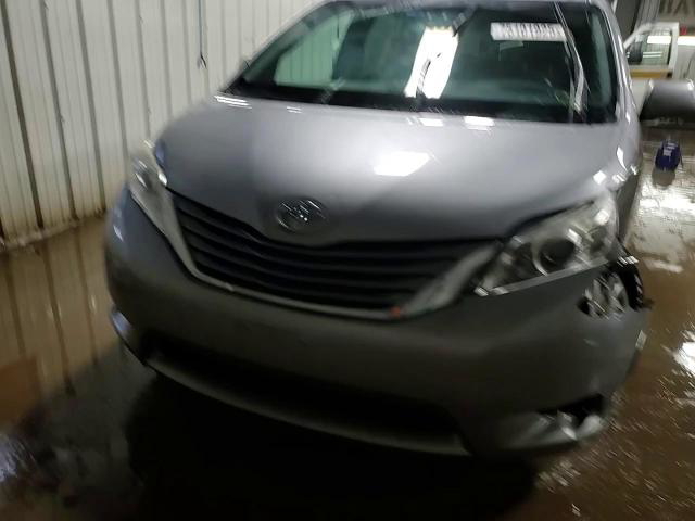 Toyota Sienna 2015