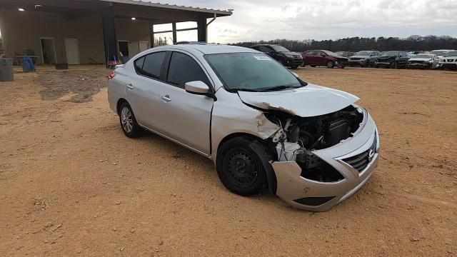 Nissan Versa 2015