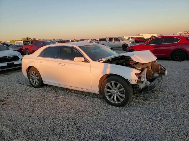 Chrysler 300 2016