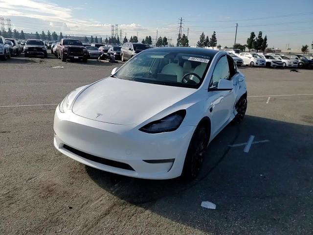 Tesla Model Y 2024