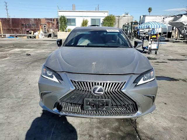 Lexus ES 2019