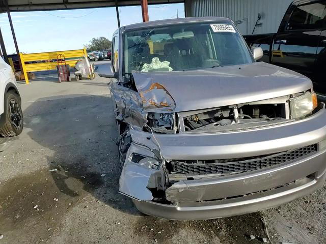 Scion xB 2005