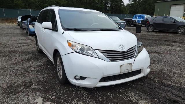 Toyota Sienna 2012