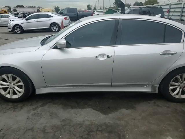 Hyundai Genesis 2013