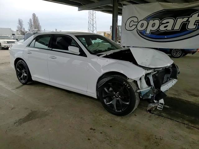 Chrysler 300 2022