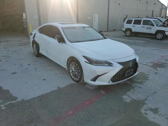 Lexus ES 2019