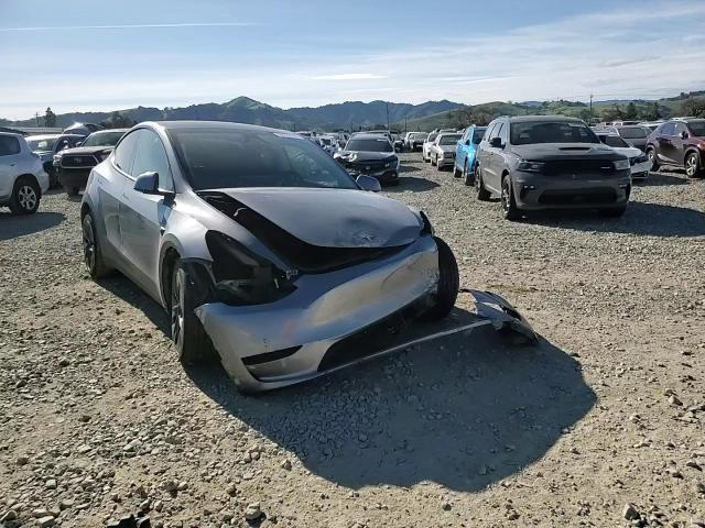 Tesla Model Y 2025