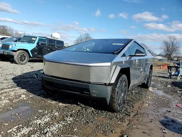 Tesla Cybertruck 2025