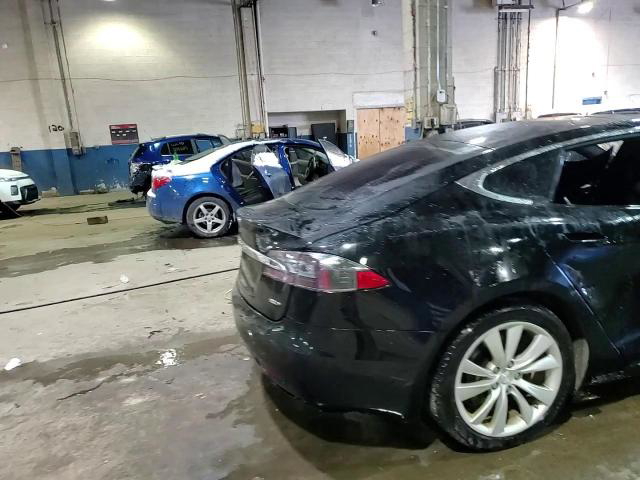 Tesla Model S 2016