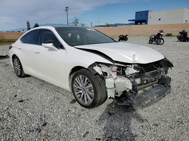 Lexus ES 2020