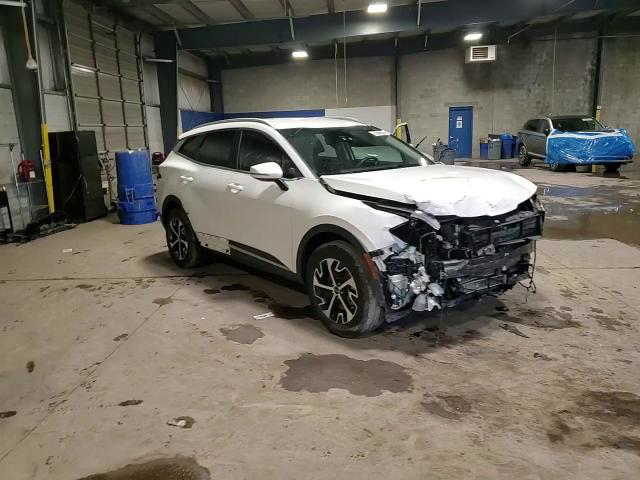 Kia  2023