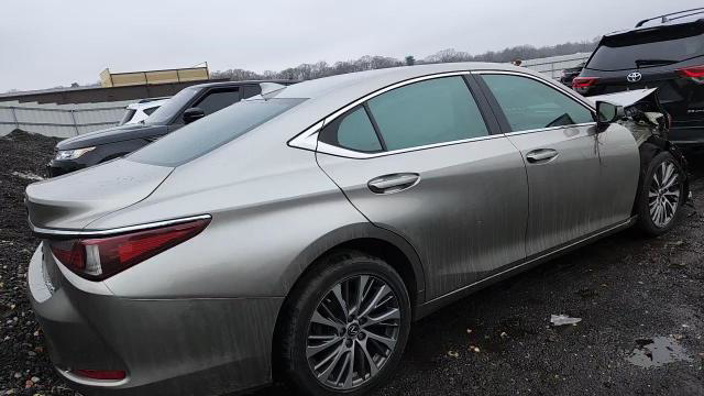 Lexus ES 2019