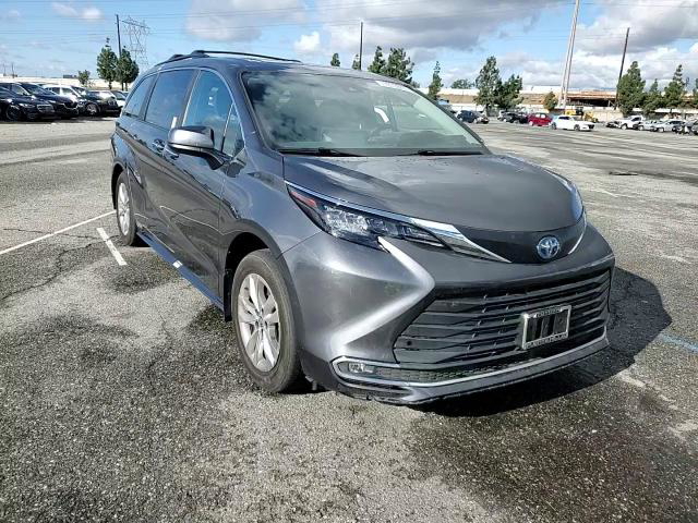 Toyota Sienna 2025