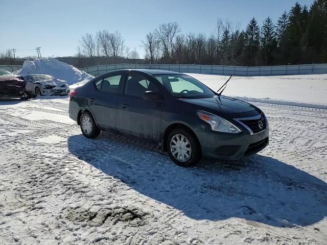 Nissan Versa 2015