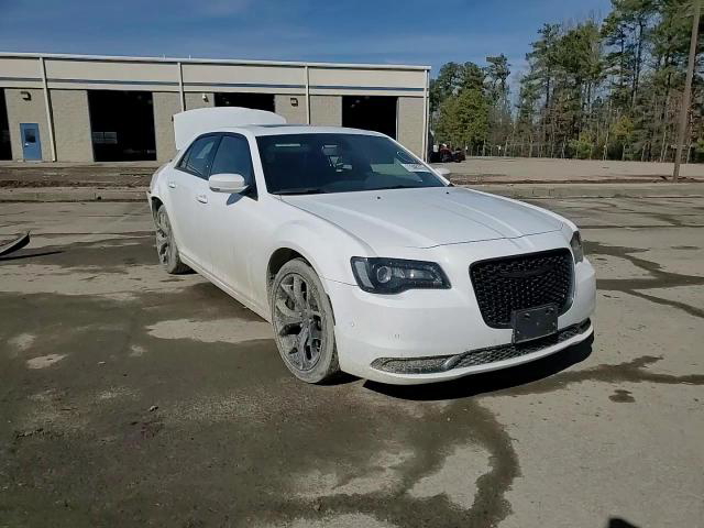 Chrysler 300 2023