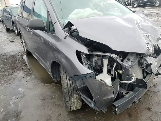 Toyota Sienna 2011