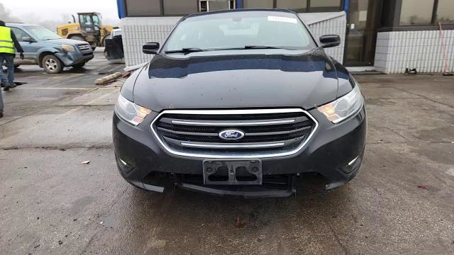 Ford Taurus 2015