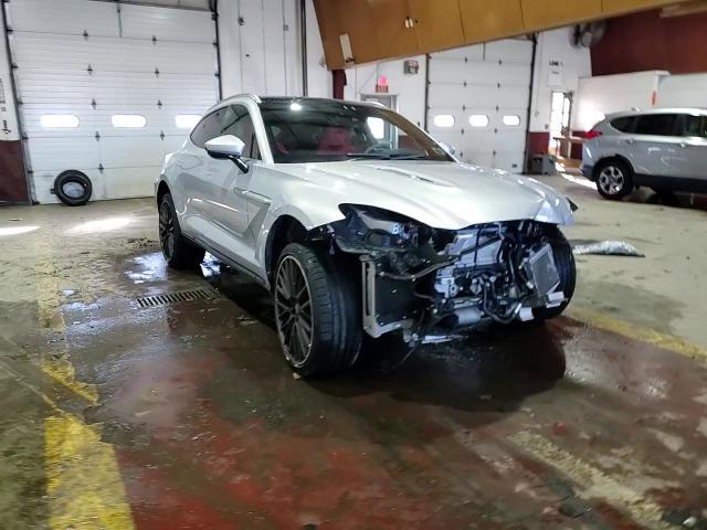 Aston Martin DBX 2023