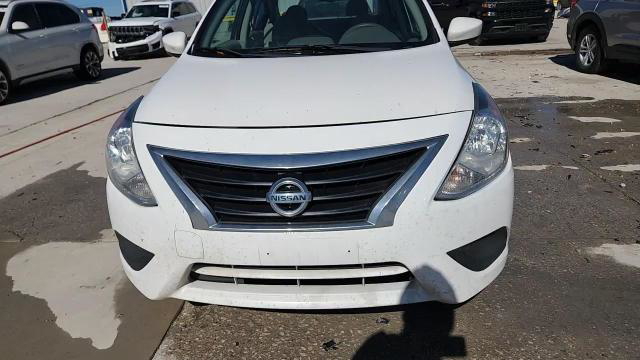 Nissan Versa 2015