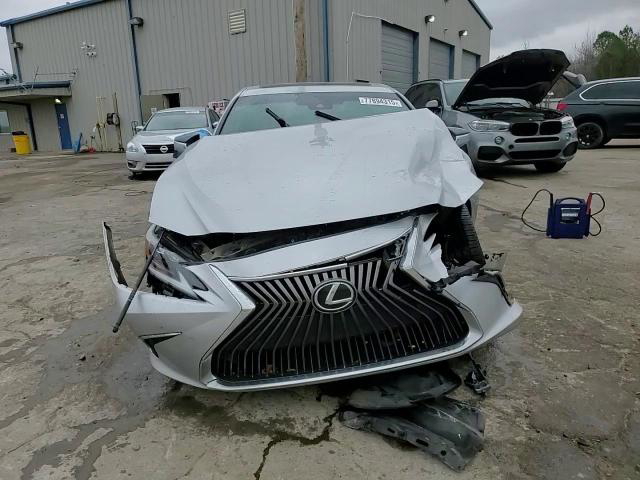 Lexus ES 2019