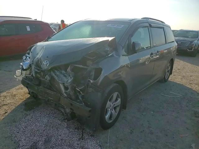 Toyota Sienna 2013