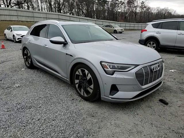 Audi e-tron 2022