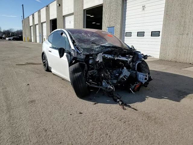 Tesla Model X 2022