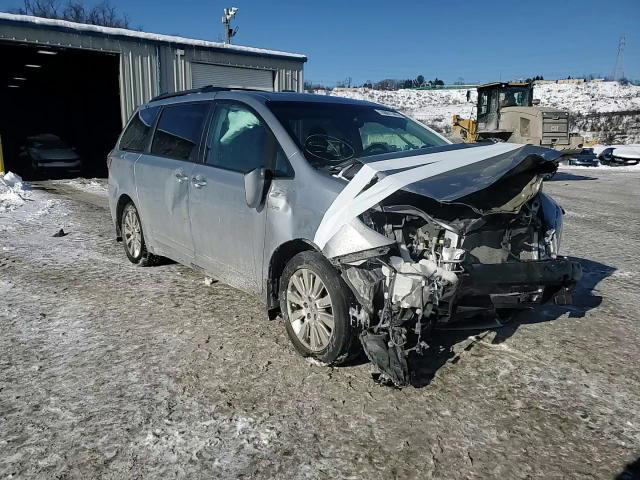 Toyota Sienna 2016